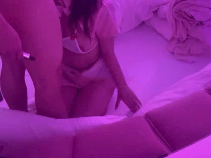 Ảnh 1 của Clip sex việt Vợ dâm 2k1 cosplay cô y tá dâm đãng